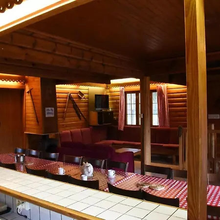 Spacious 8-bedroom Chalet, Cleaning Included 펜션
