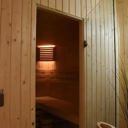 Spacious 8-bedroom Chalet, Cleaning Included